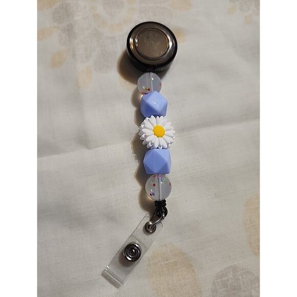 Badge Reels For Nurse ID Daisy Floral Blue White Clear Silicone Beads Handmade - Picture 1 of 6